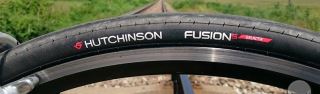 Freerider.ro a testat noile anvelope de șosea Hutchinson Fusion 5 și a fost impresionat de performanțe